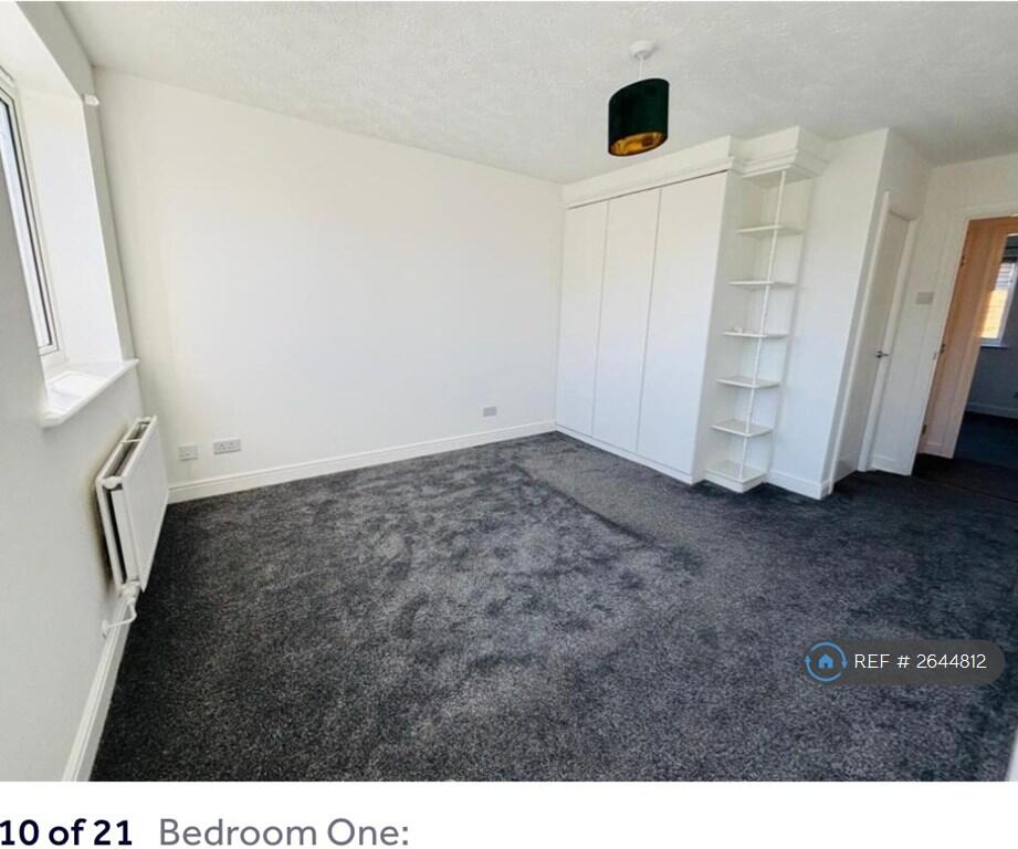 Master Bedroom Fitted Wardrobes
