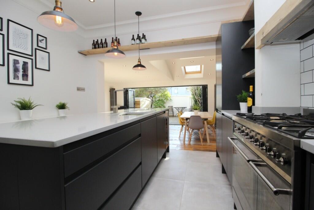 Kitchen (2) 