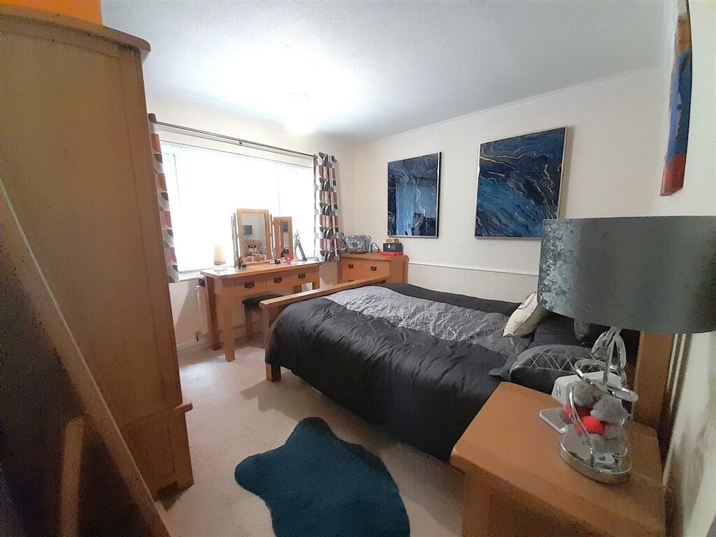 Bedroom 1 (2).jpg