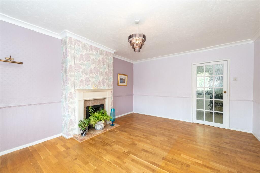 11 Manor Close internal-8.JPG