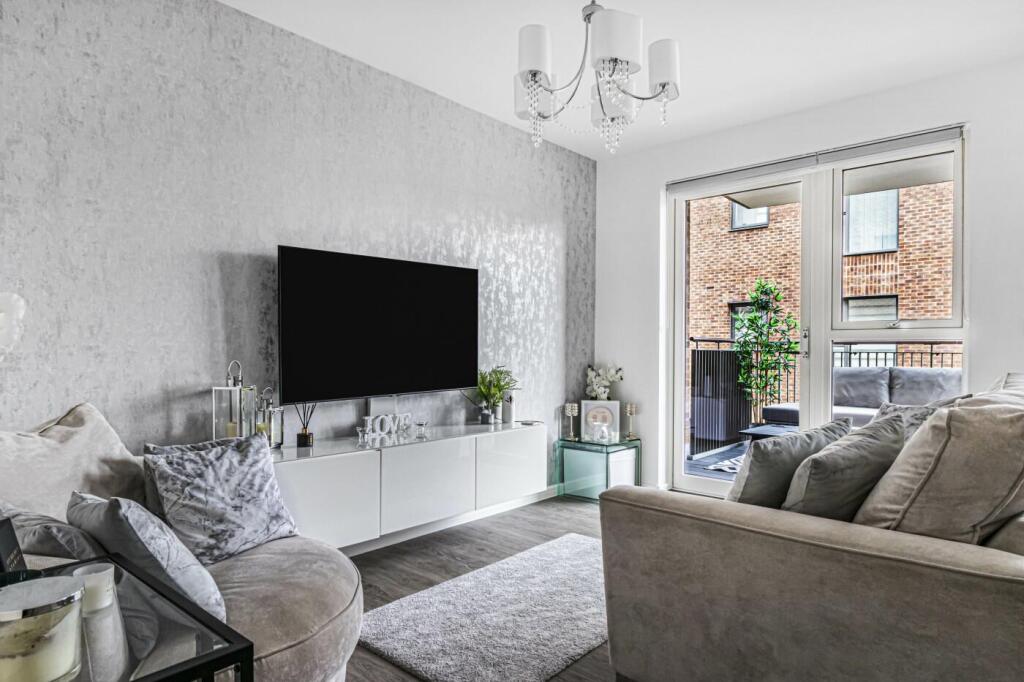 LIVING ROOM AREA