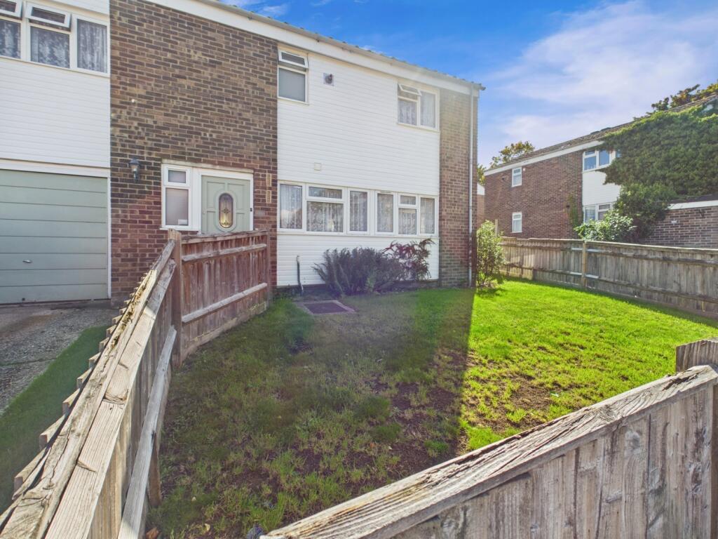 EweMove Basingstoke Estate Agents - Cleveland Clos