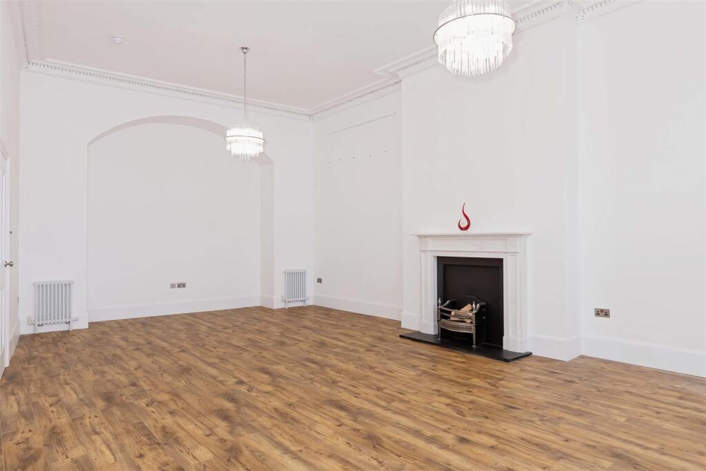 Adelaide Crescent_22.jpg