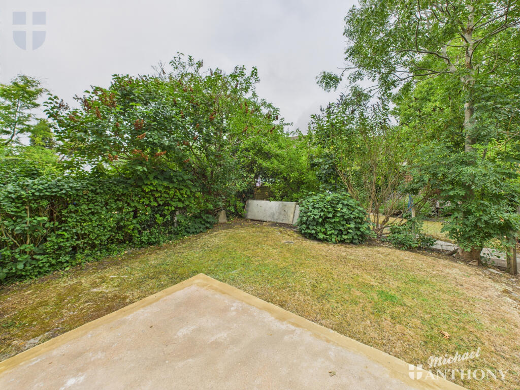 CAM03852G0-PR0355-STILL054