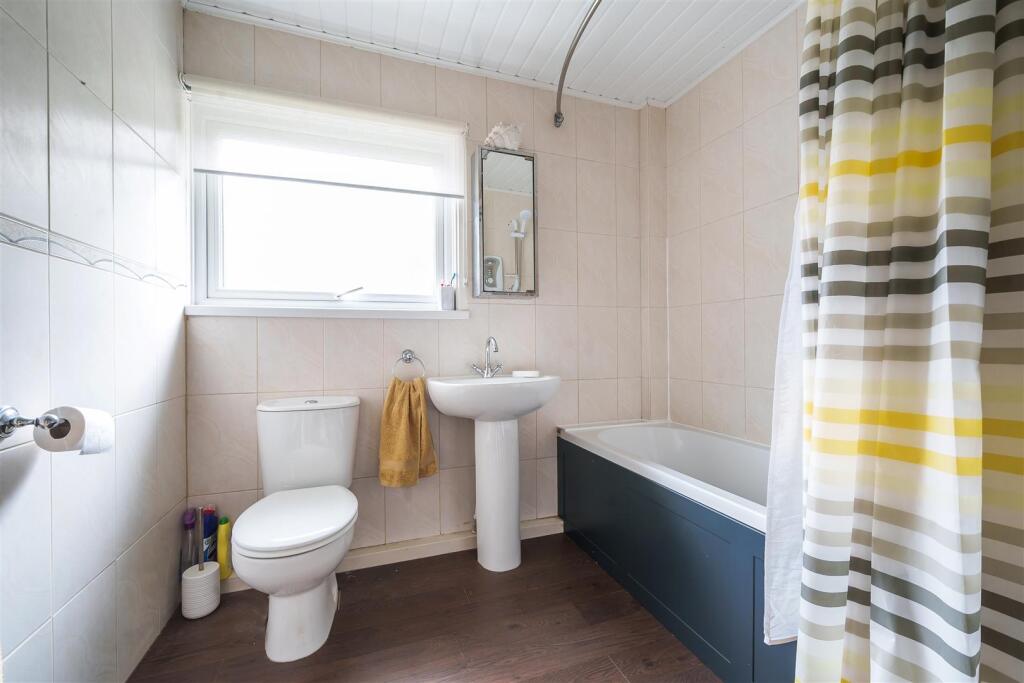 FIRST FLOOR BATHROOM