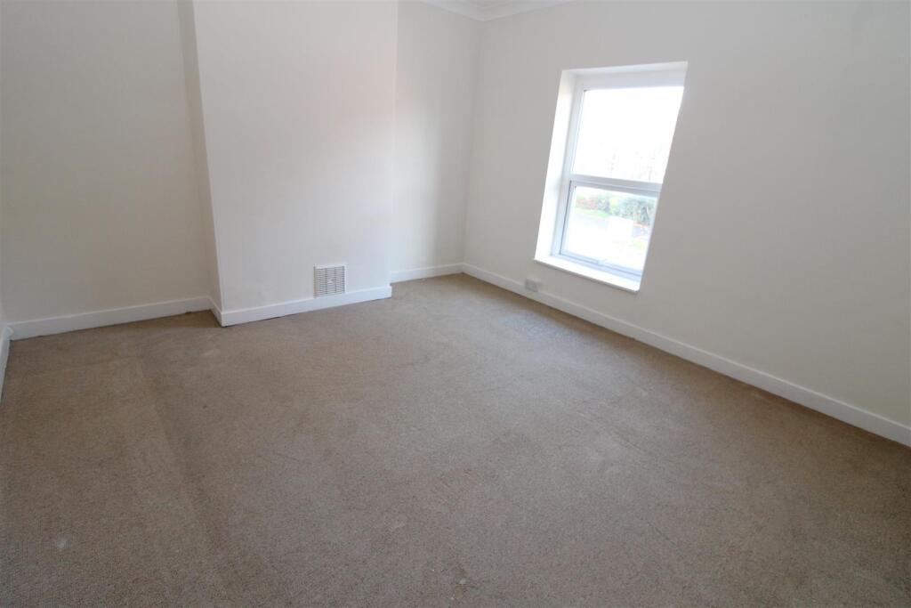Bedroom 1.JPG