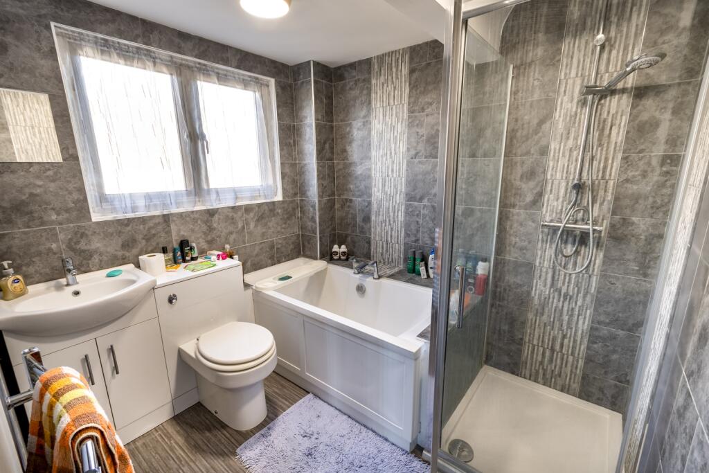 EweMove Estate Agents Scunthorpe Master Ensuite
