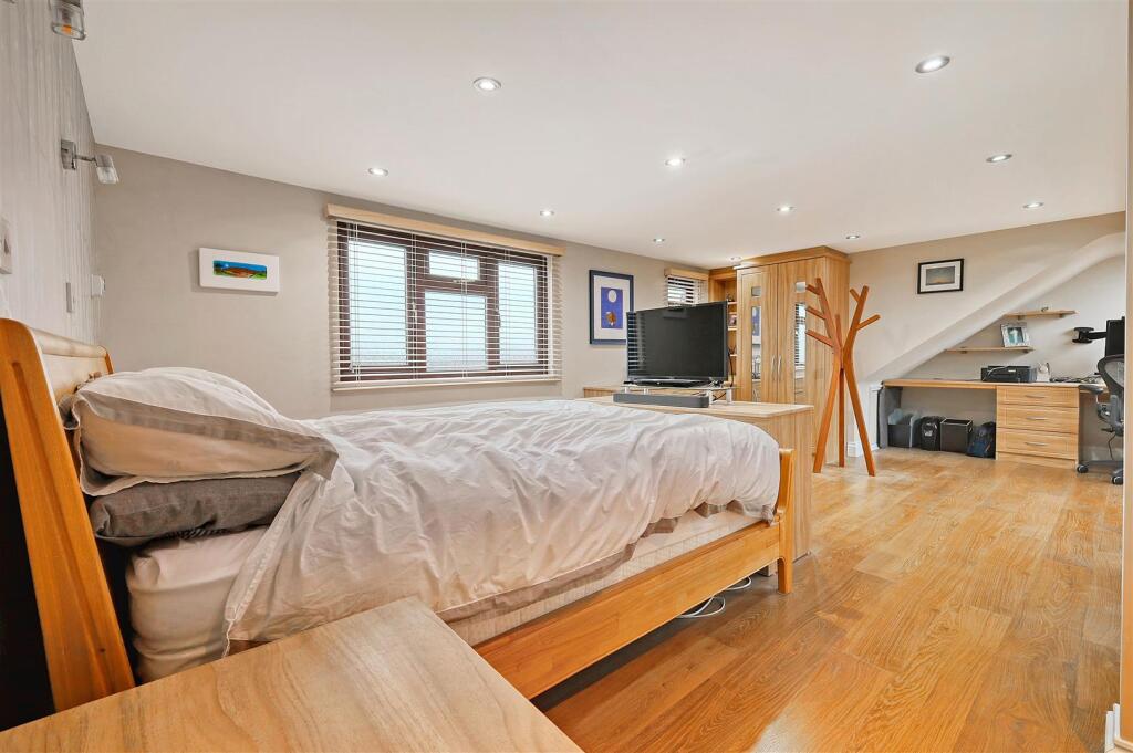 master bedroom 1.jpeg