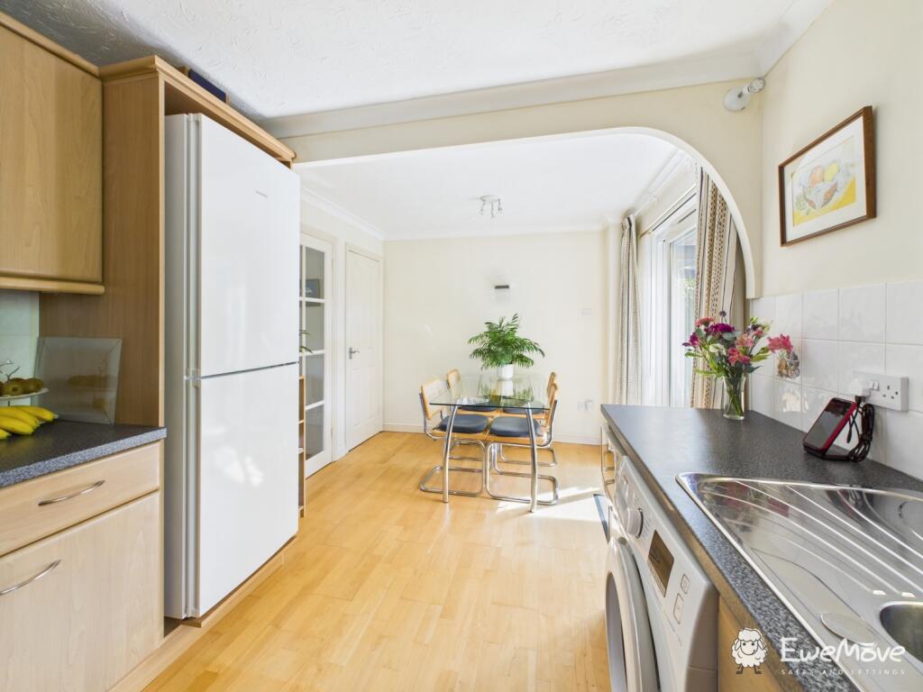 CAM02877G0-PR0081-STILL007