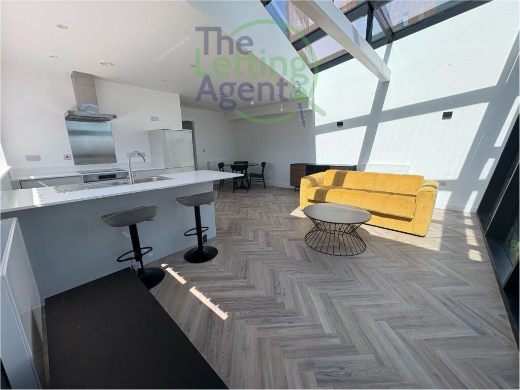 Breakfast Bar - Open plan