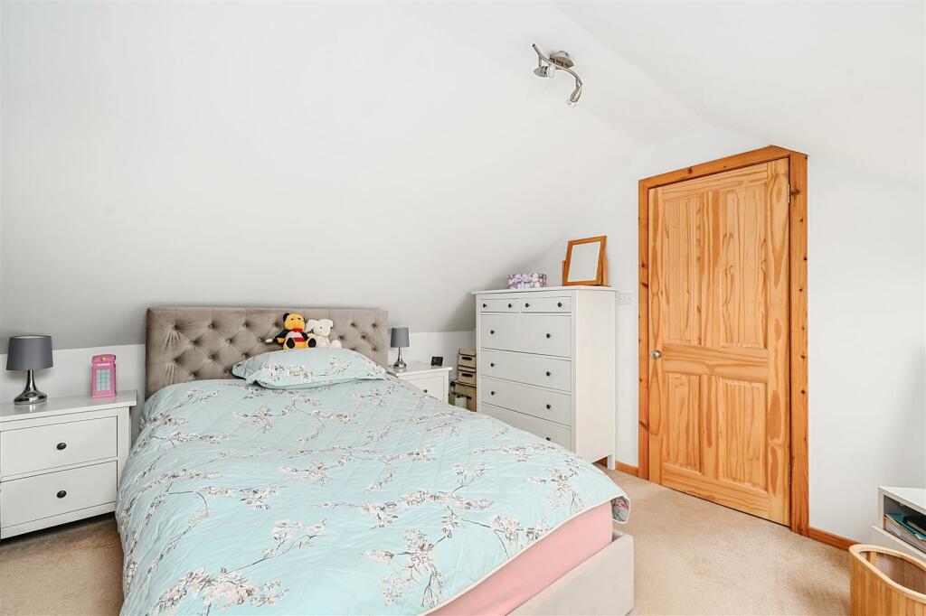 5 Wood Lane , Small dole, BN5 (15).jpg