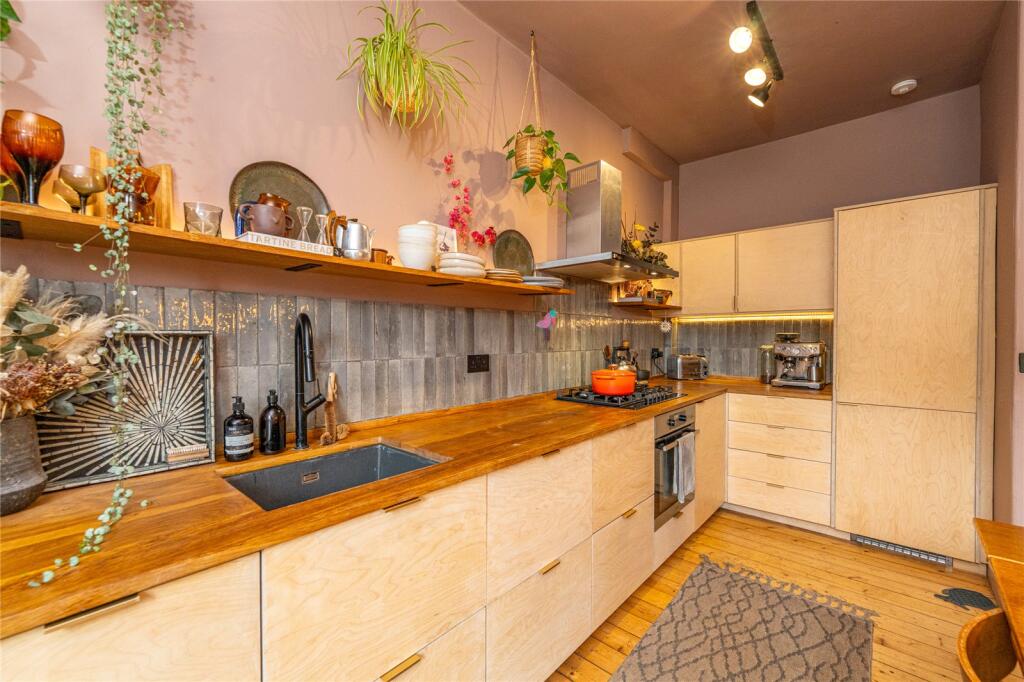Kitchen Alt