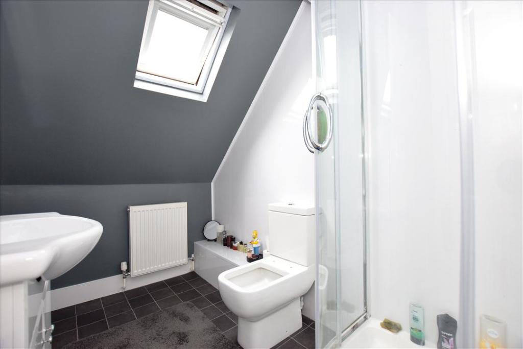 EN-SUITE SHOWER ROOM