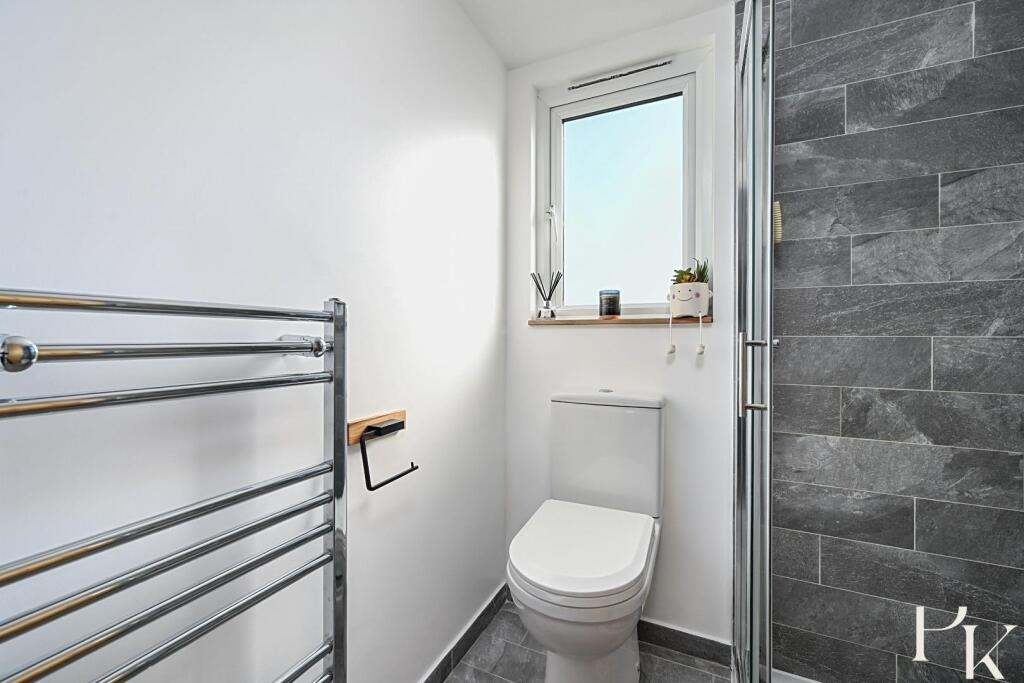 12 Brambledean Road, bn41 (33).jpg