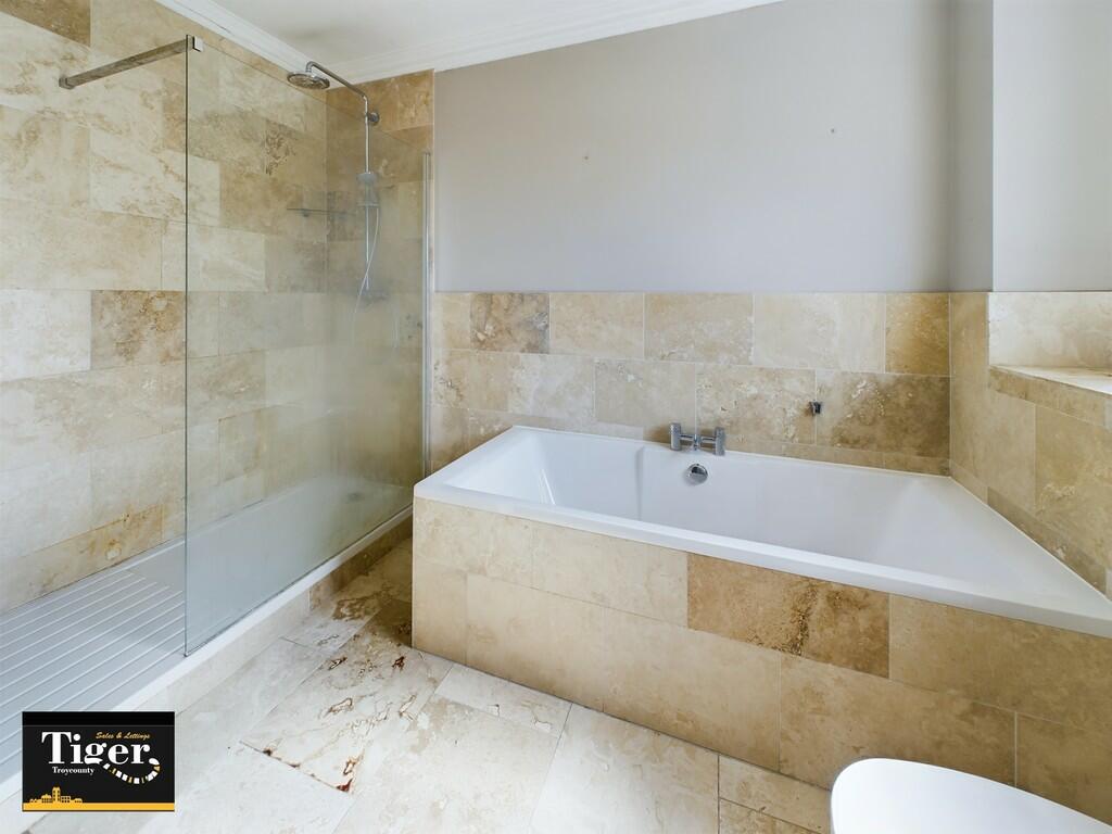 CAM02176G0-PR0329...