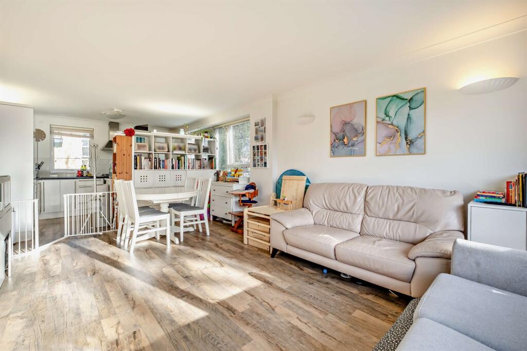 kitchen/lounge