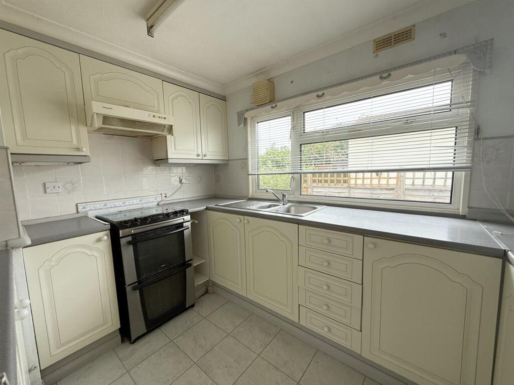 Kitchen 2.jpg