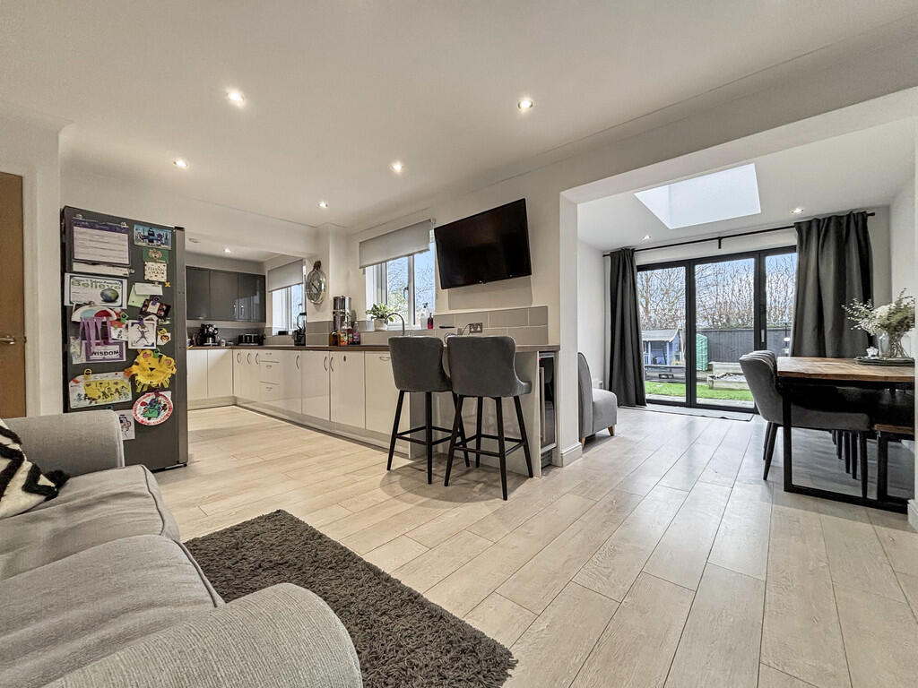 Kitchen/Family Ro...