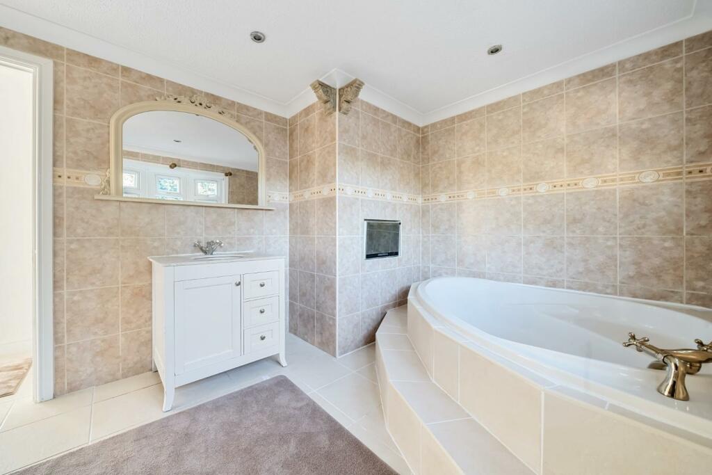 2nd view BATH &amp; SHOWER ROOM.jpg