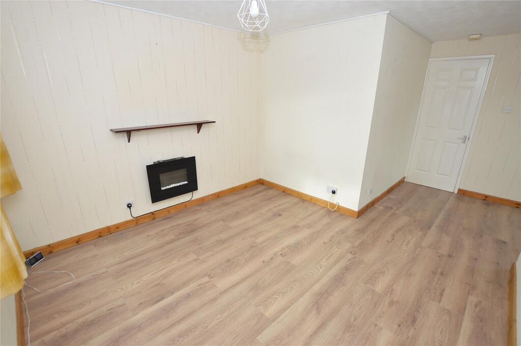 Lounge/Dining Area
