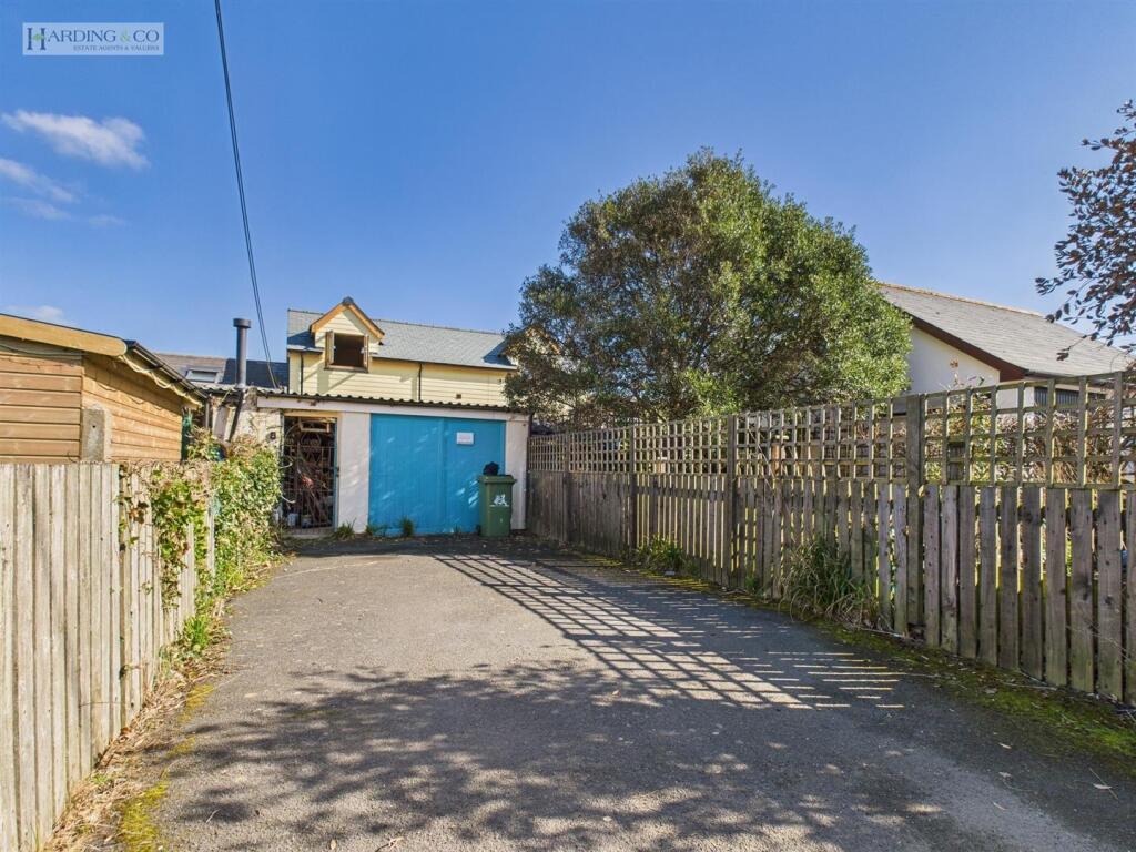 Garage and parking.jpg