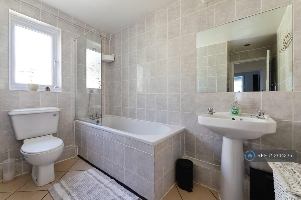 Bathroom With Tub