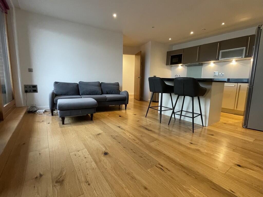 Living Room / Kit...