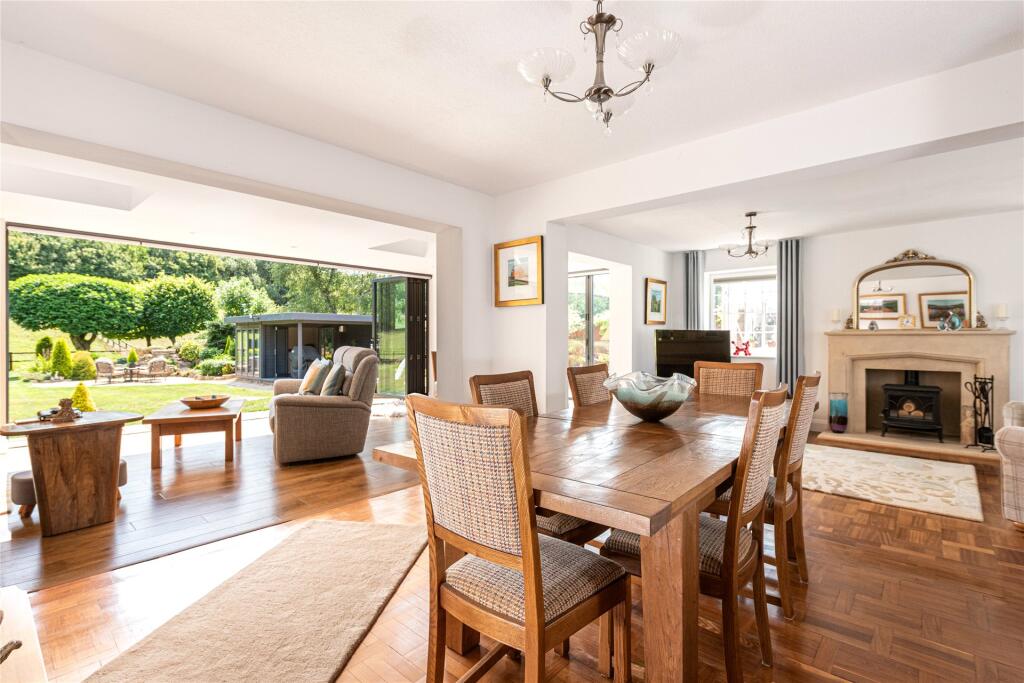 Sitting/Dining Room