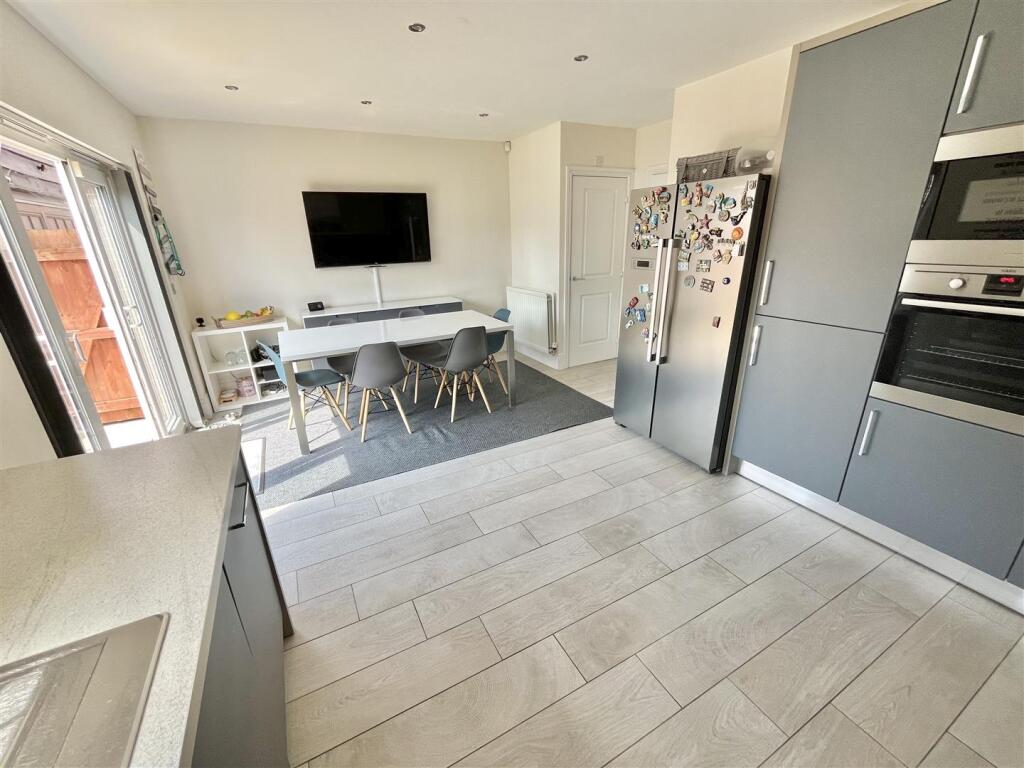 Dining Kitchen Aspect 2