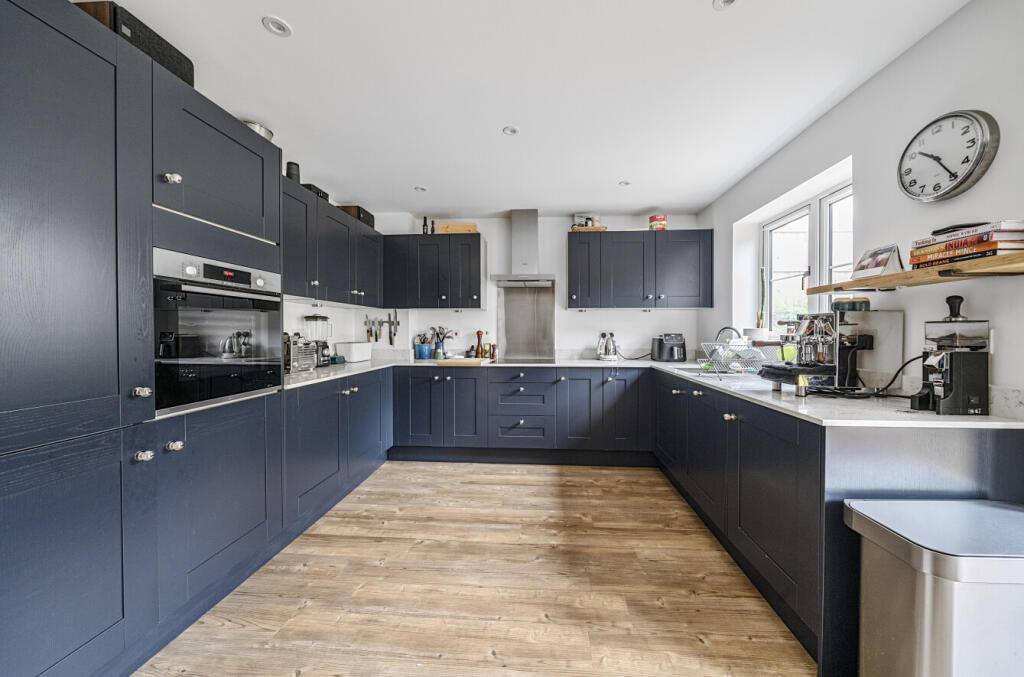 1302093-15-683ec4...