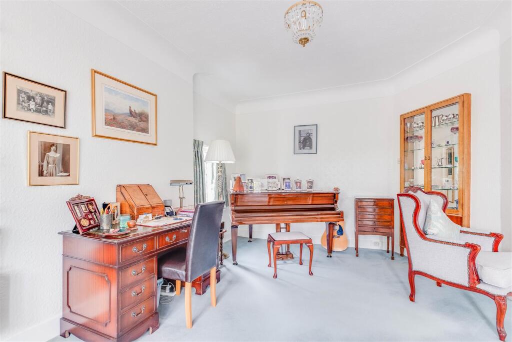 Constables 74 Hooton Road-2-5.jpg