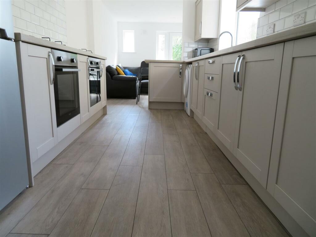 35 Lawson Kitch2.JPG