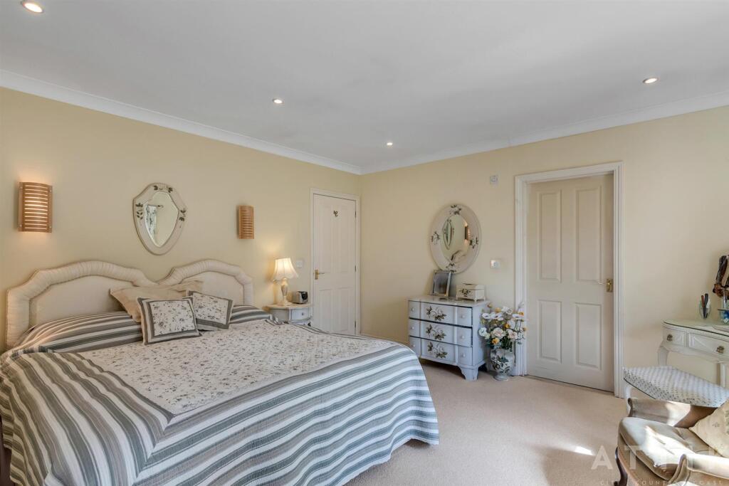 2 Hanbury Close, Halesworth IP19 8DG (26).jpg