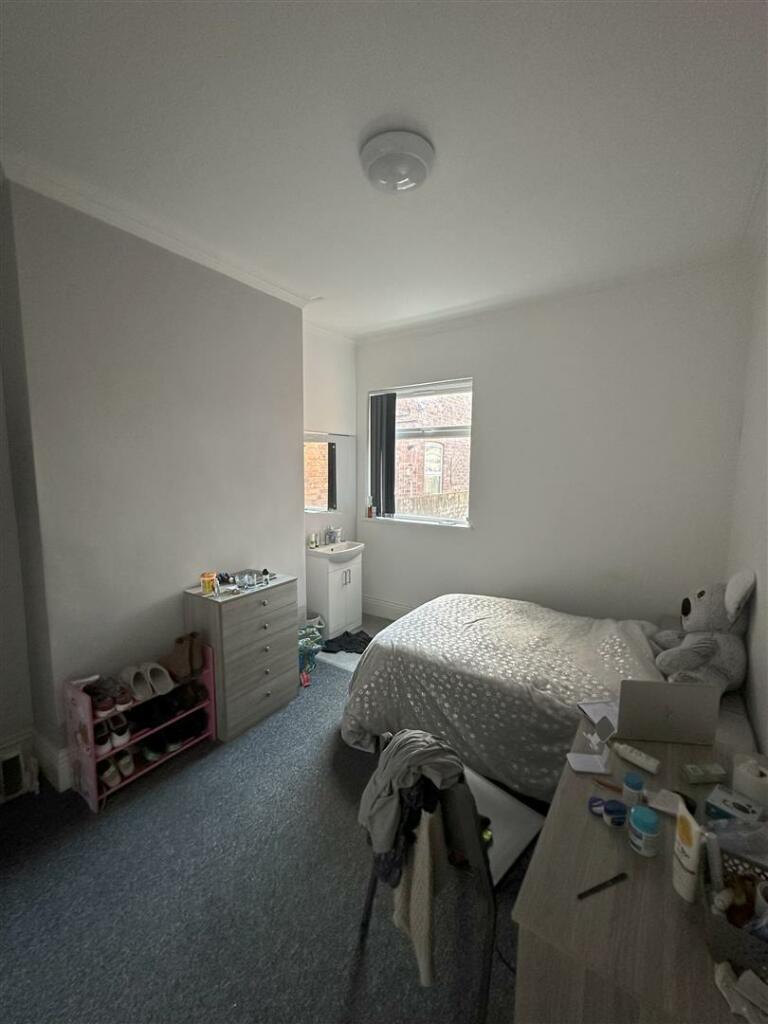 Bed 2.jpg