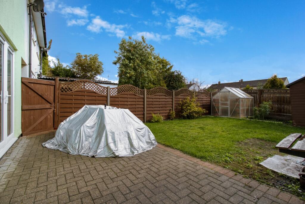 Garden - EweMove Swindon South