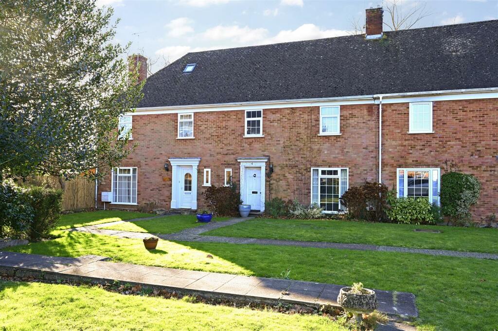 6 Westwell court tn30 (1).jpg