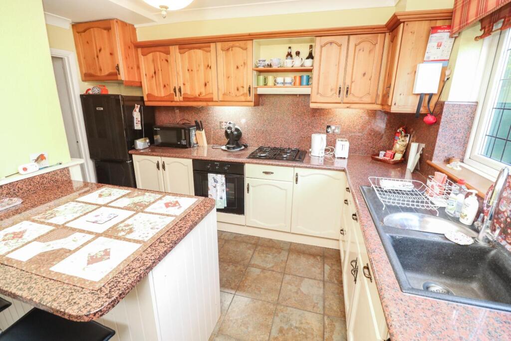 Kitchen / Breakfast Room