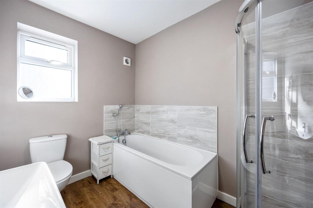 G/f Bath/Shower Room/WC