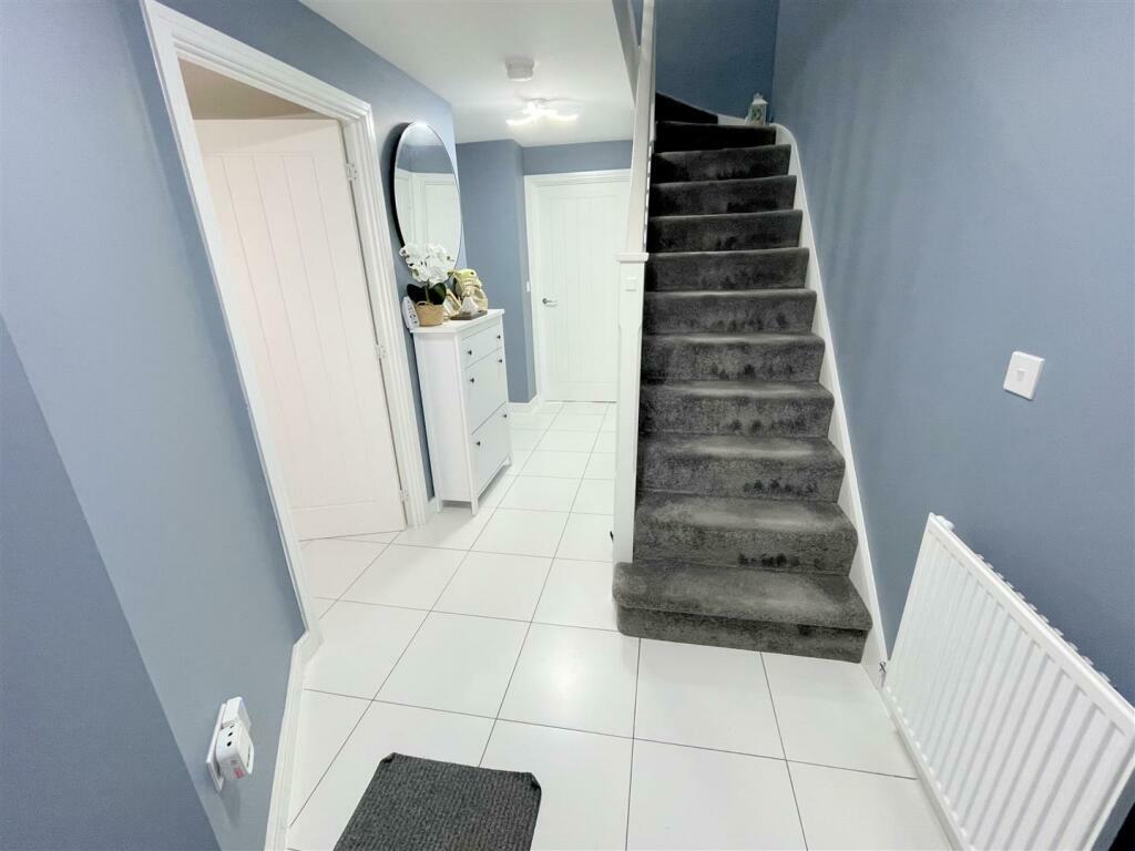 02-hallway.jpeg