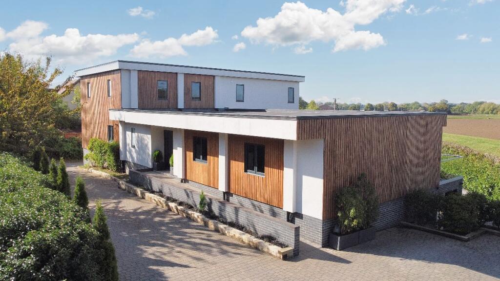 Elevated rear external