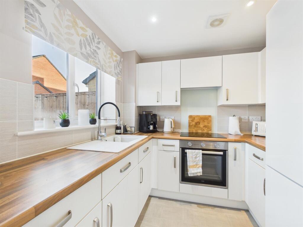 19 Cranmer Road Photos (21).jpg