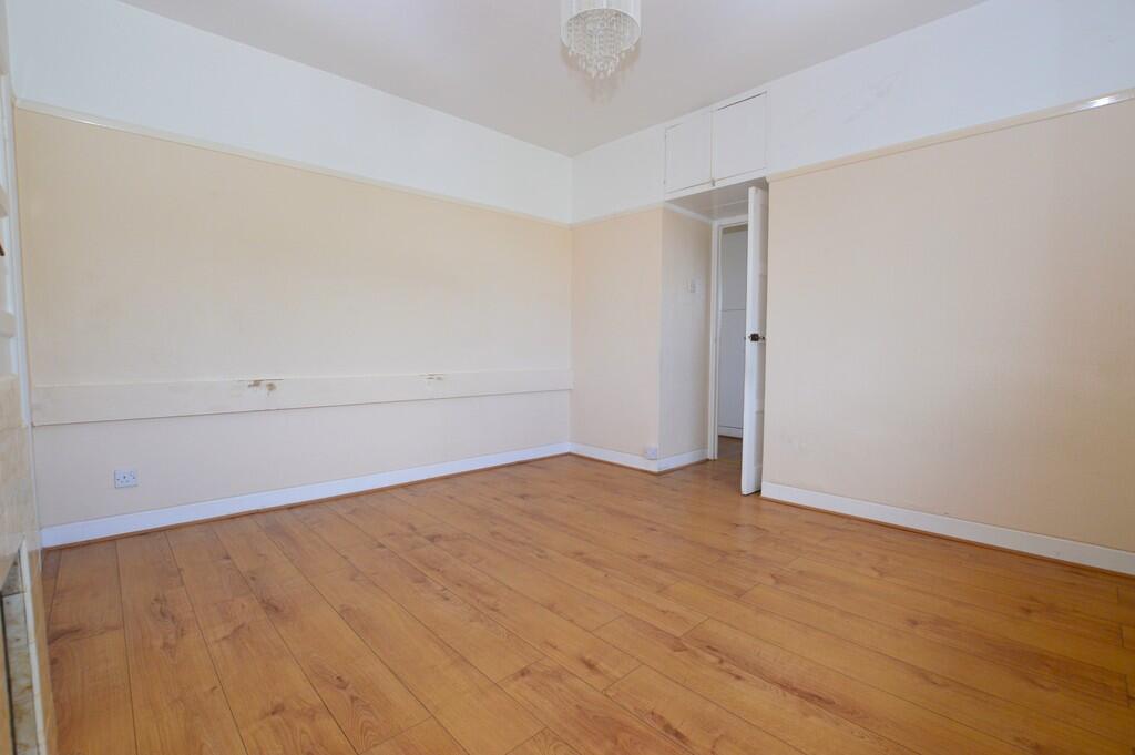 Bedroom 1 (2)