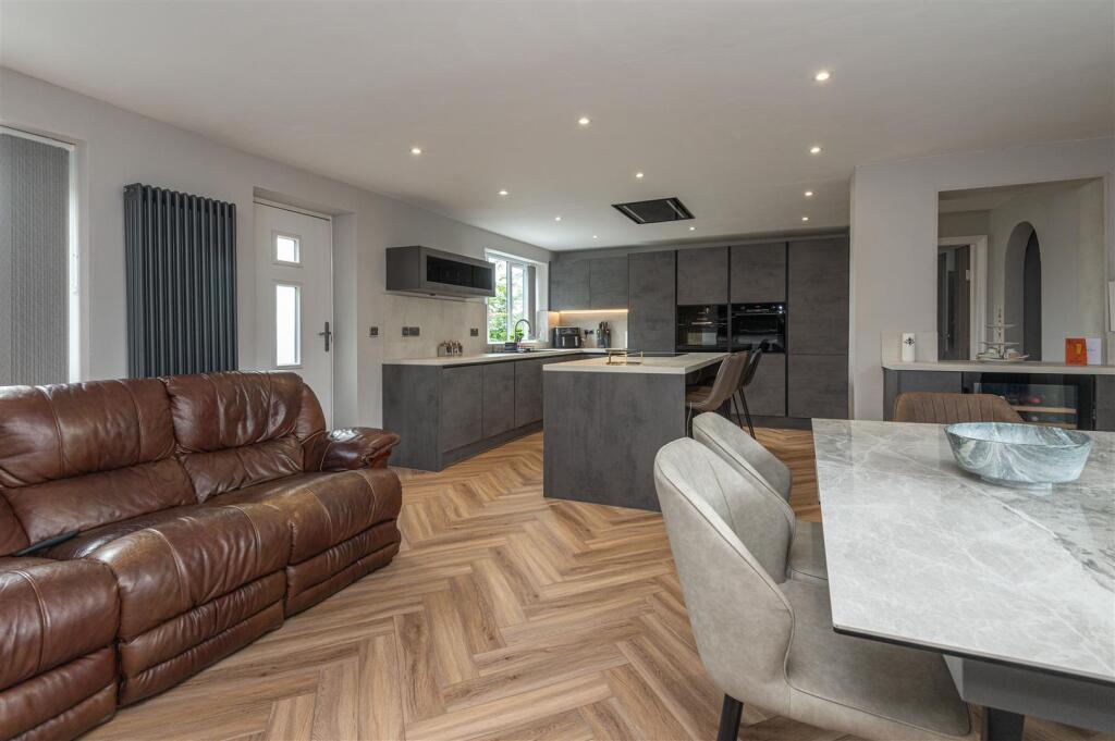 26 - 14 Broomfield Road HD2 2HG.jpg