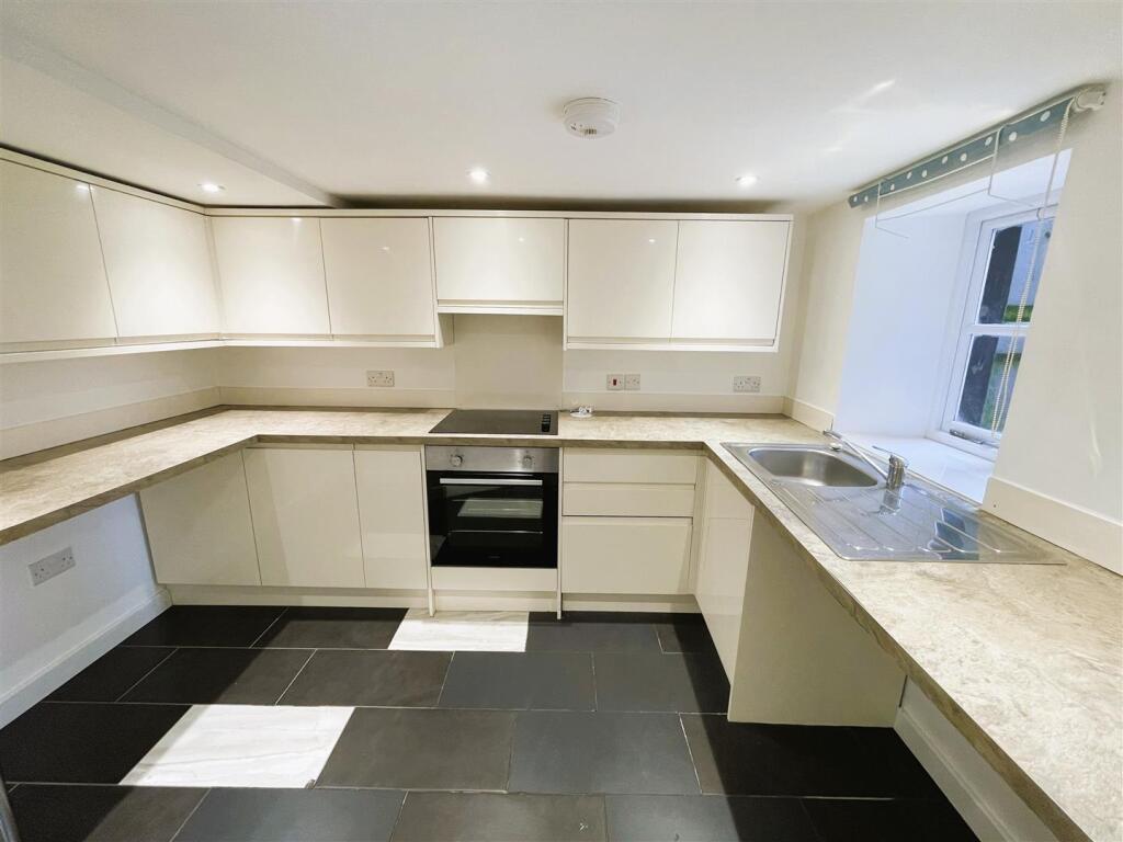 flat 3, 100a high street kitchen.jpeg