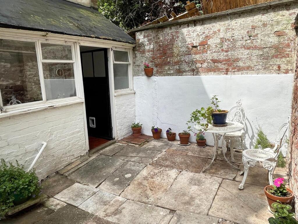 Rear Courtyard Garden