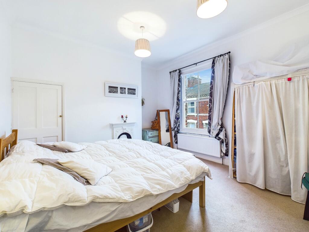 CAM03162G0-PR0187-STILL012