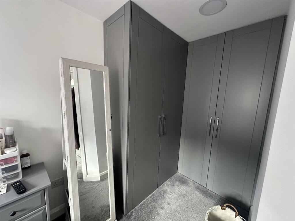 Bedroom 1 wardrobe.jpg