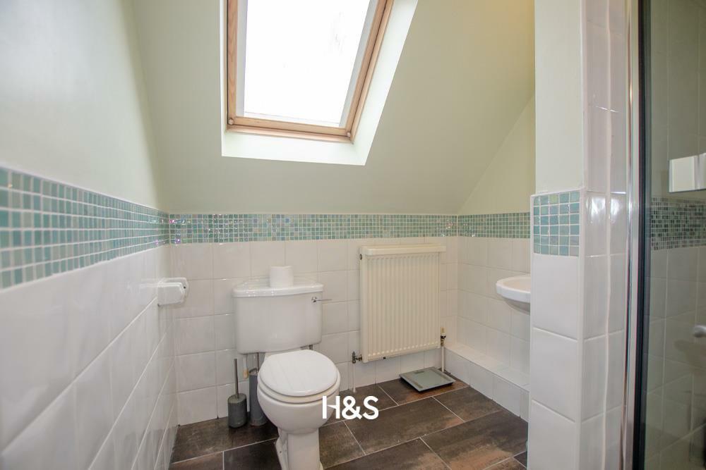 239 Hampton Lane - ensuite 2.jpg
