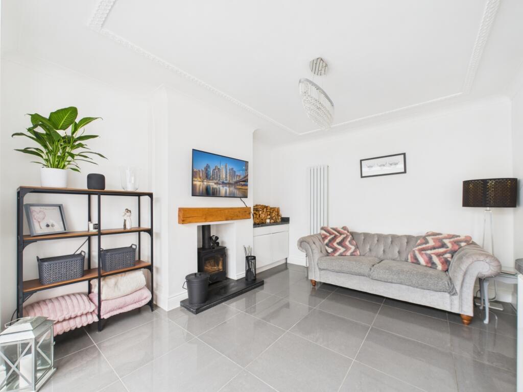 CAM02195G0-PR0093-STILL017