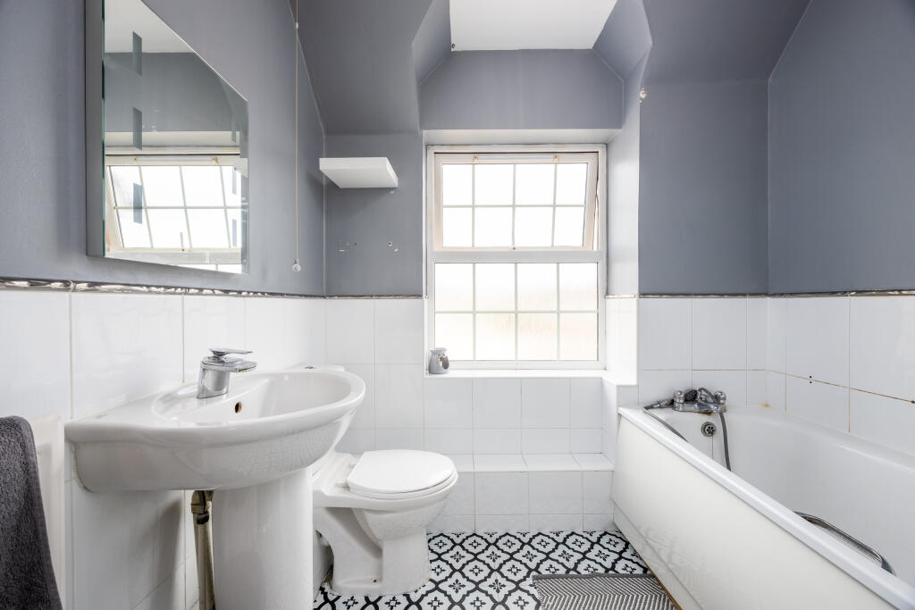 31 Crowell Mews, HP19 7HB-12